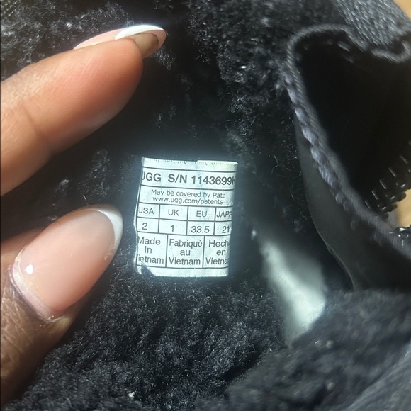 like new uggs classic - Picture 8 of 9